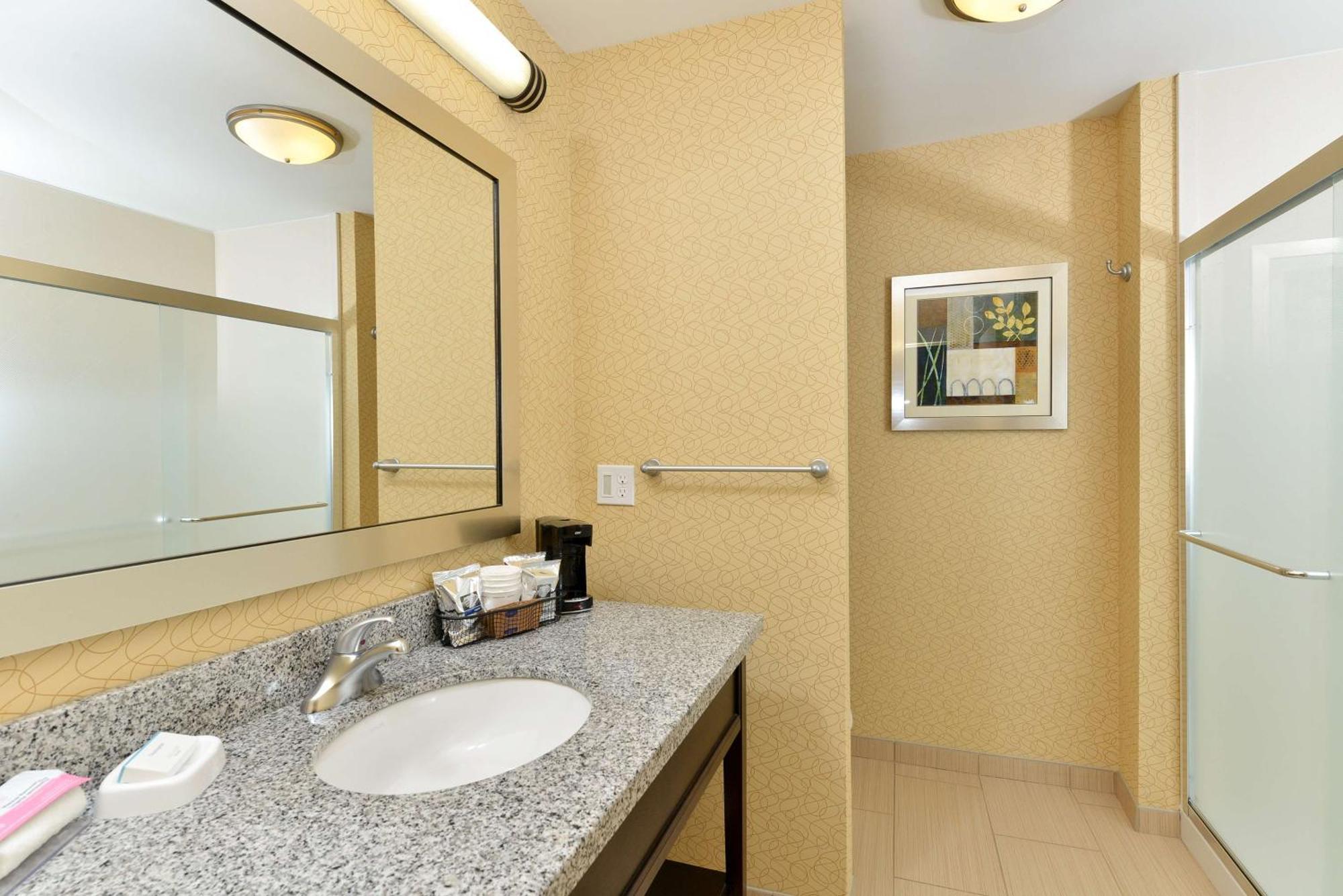 Hampton Inn Iowa City/University Area Zewnętrze zdjęcie