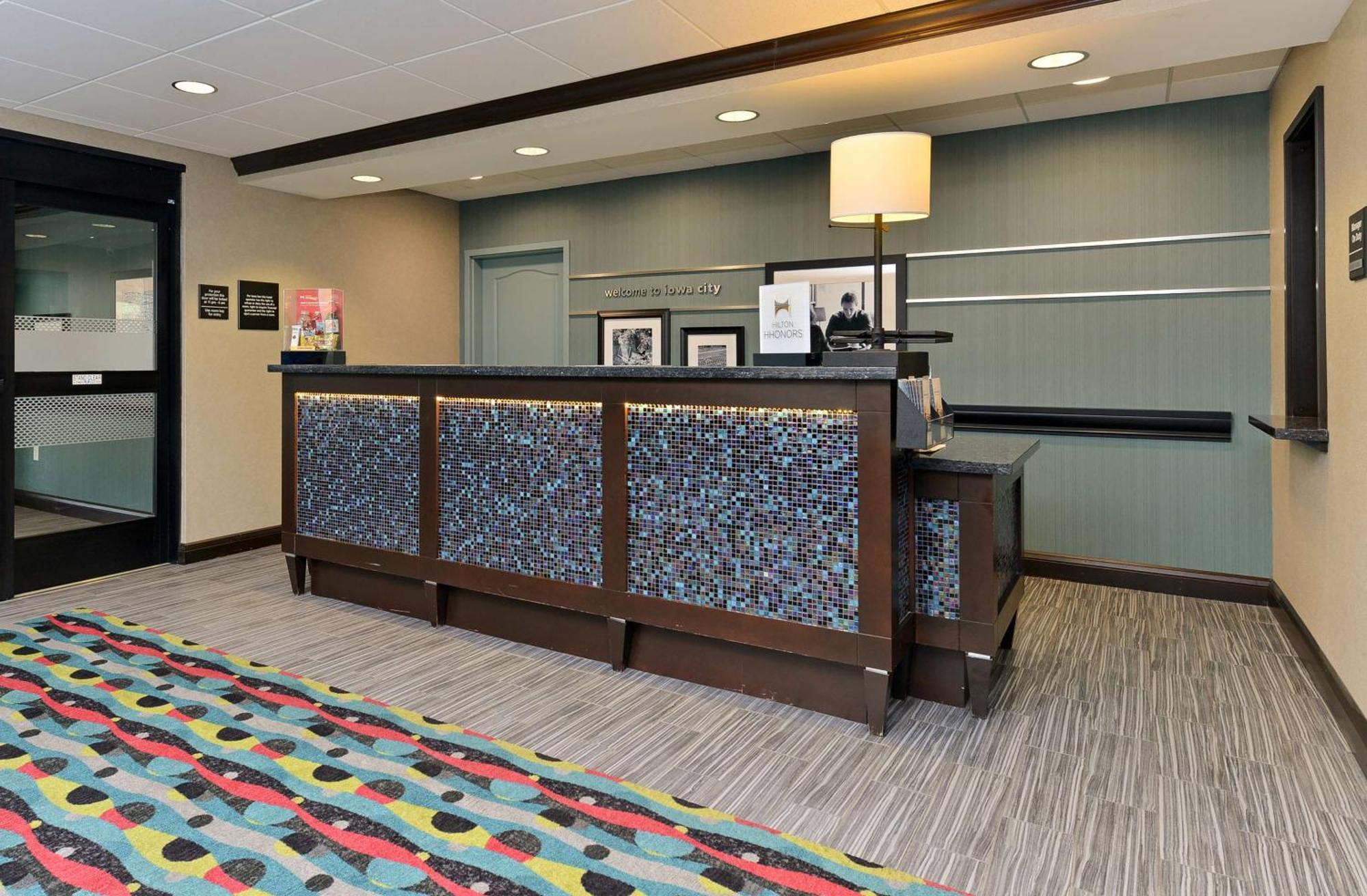 Hampton Inn Iowa City/University Area Zewnętrze zdjęcie