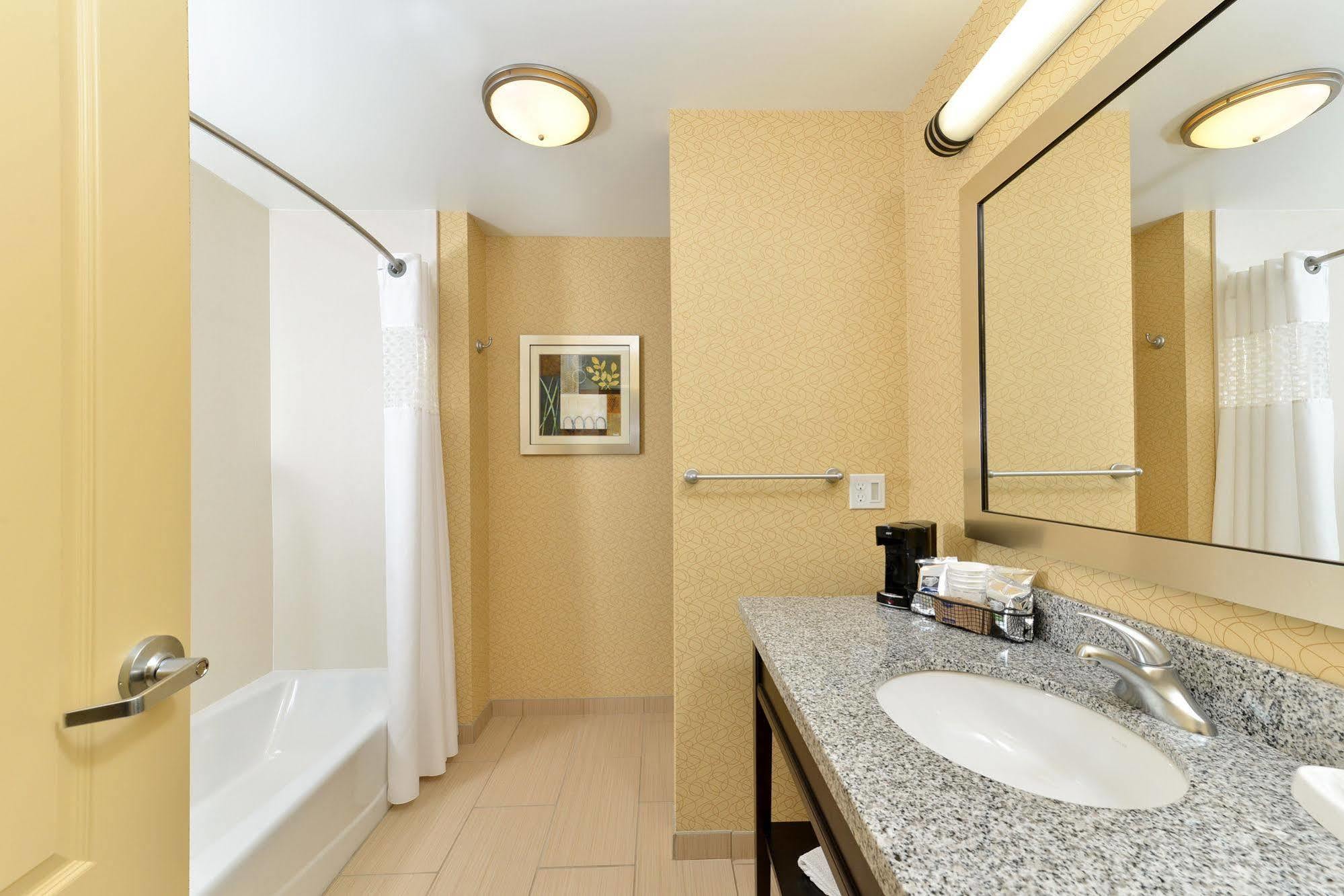 Hampton Inn Iowa City/University Area Zewnętrze zdjęcie
